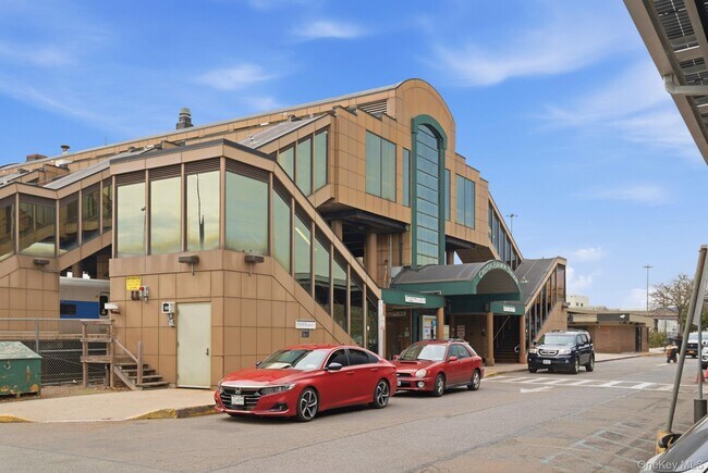 Building Photo - 25 S Riverside Ave