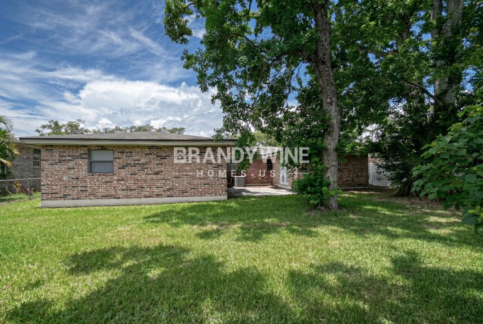 Building Photo - 6623 Kinlock Dr W