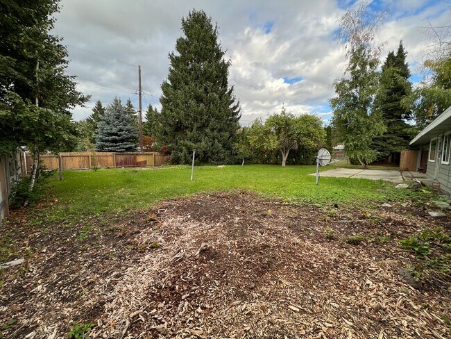 Building Photo - 3728 W Delbert Ave