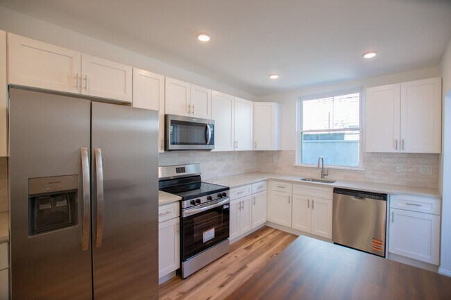 Building Photo - Renovated South Philadelphia Rowhome