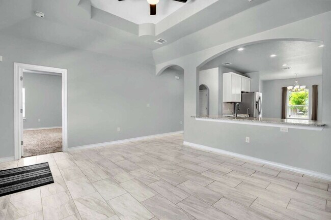 Building Photo - 5983 Midcrown Dr