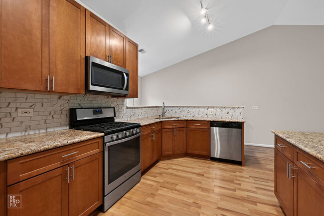 Building Photo - 268 Southwicke Dr