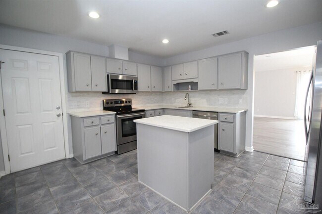 Building Photo - 22 Arapaho Dr