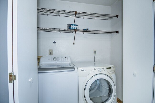 Building Photo - FOR RENT - INDIAN LAKES / SALEM AREA VIRGINIA BEACH!