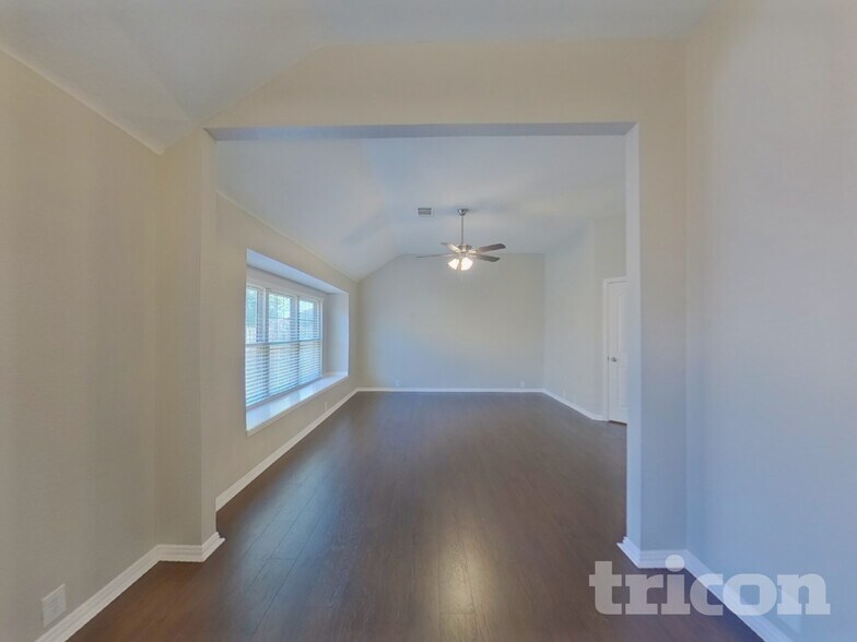 Building Photo - 541 Kerry St