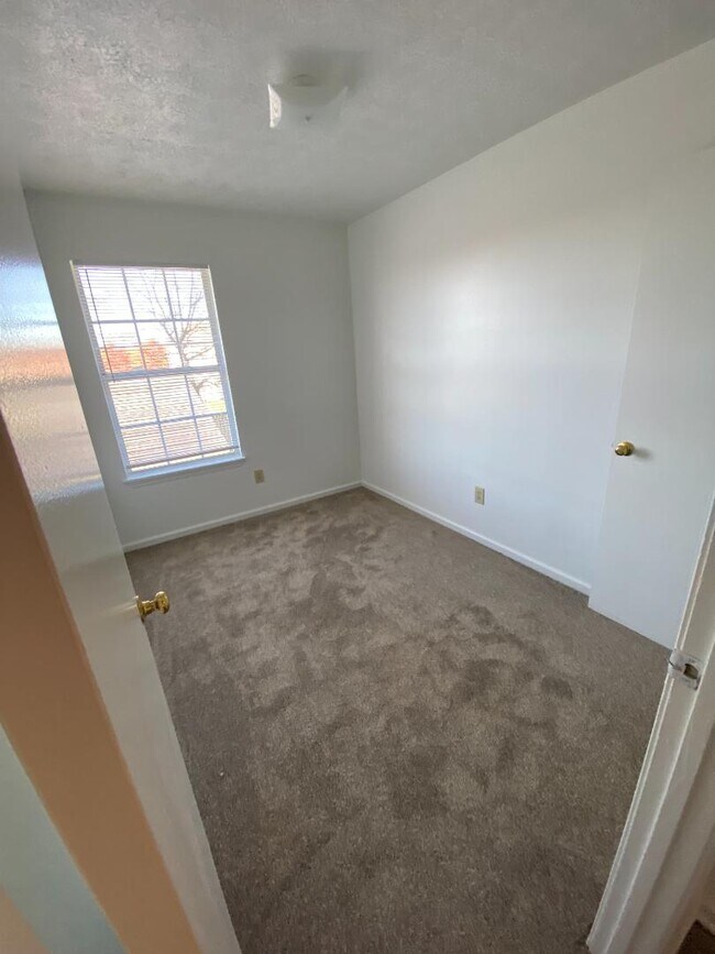 Building Photo - 98 Andrea Dr