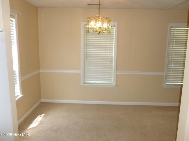 Building Photo - 302 Carlisle Ct