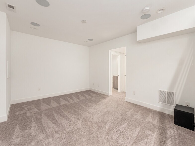 Building Photo - 766 N 6th St