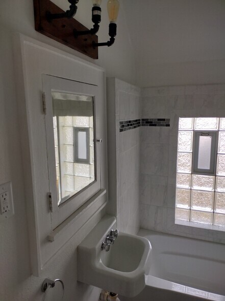 Building Photo - 8240 W Cold Spring Rd