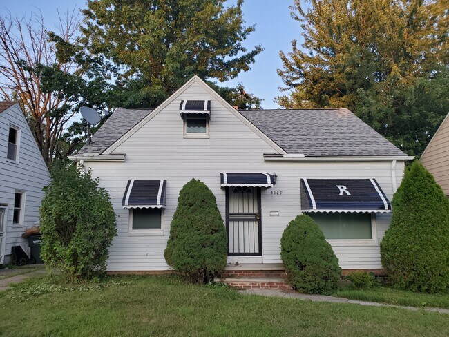 Primary Photo - 3909 Warrensville Center Rd