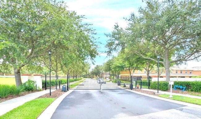 Building Photo - 918 Chelsea Dr