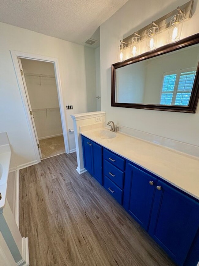 Building Photo - Lovely Updated Home in Grand Oaks