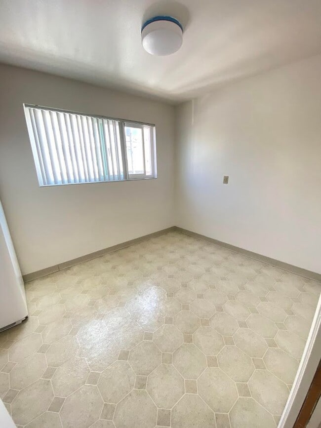 Building Photo - 262Price