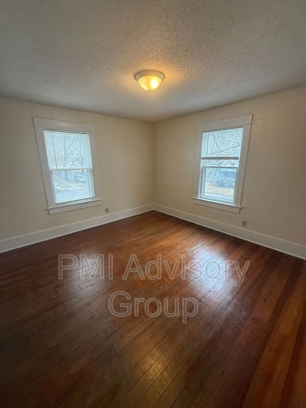 Building Photo - 734 SW Lindenwood Ave