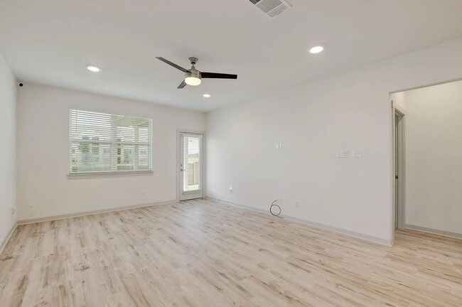 Building Photo - 121 Fairfax Ave