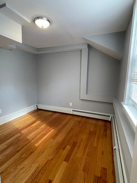 Building Photo - 233 Broadway