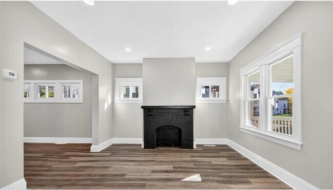 Building Photo - 11209 Continental Ave