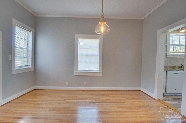 Building Photo - 618 N B St