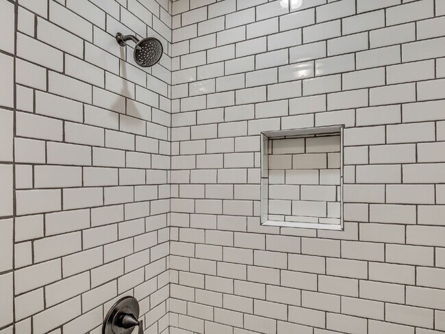 Building Photo - Updated 4-Bedroom Home with Spacious Layou...