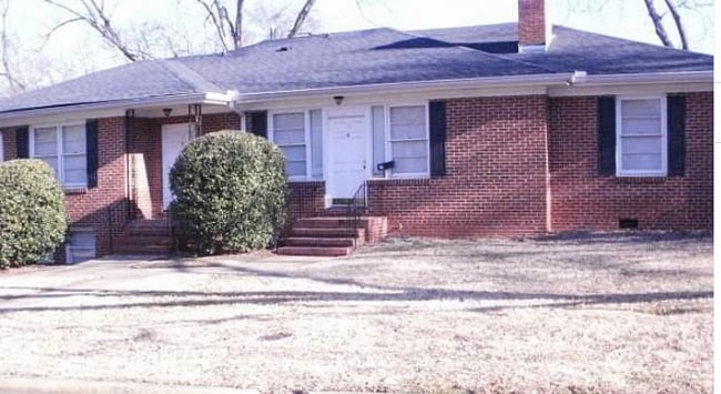 Building Photo - 210 Westview Dr