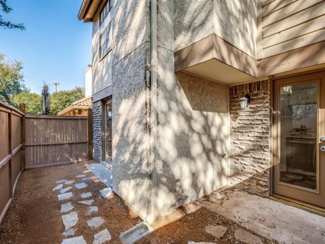 Building Photo - 7640 W Greenway Blvd