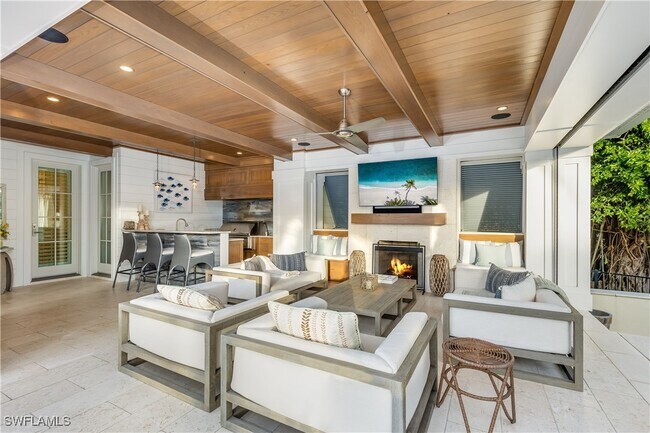 Building Photo - 154 4th Ave N