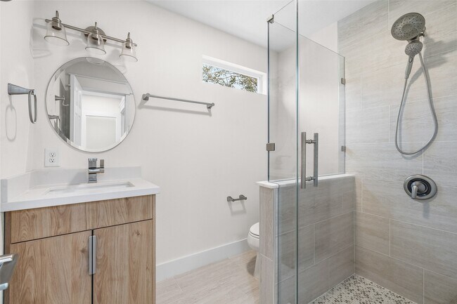 Building Photo - 1037 Town Pl St