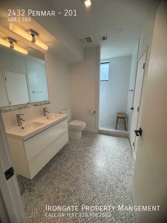 Building Photo - 2432 Penmar-201