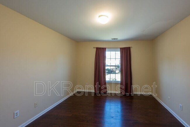Building Photo - 2433 Gablewood Dr NE