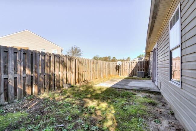 Building Photo - End Unit 3 Bedroom Townhouse