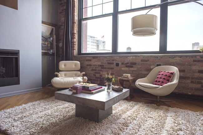 Building Photo - 1000 W Washington Blvd