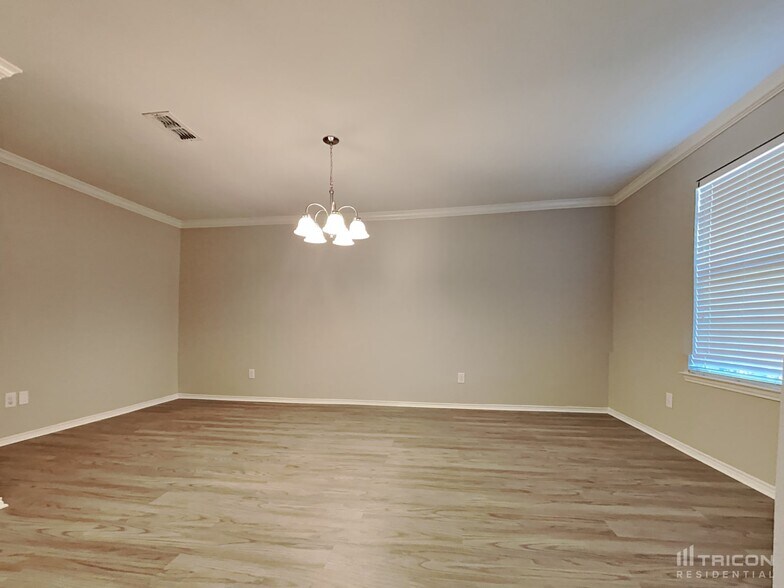 Building Photo - 1500 Abby Creek Dr