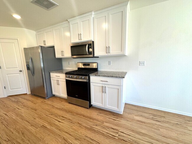 Building Photo - Stunning 3 bedroom, 2 bathroom home located in Bixby, Oklahoma!