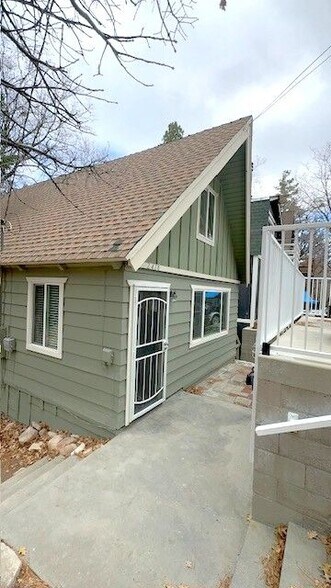 Building Photo - 2418 Fir Dr