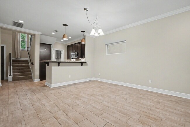 Building Photo - 490 Soundview Ct
