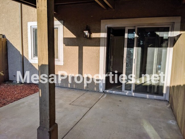 Building Photo - Very Nice 2 Bed 2 Bath Apartment in Ontario