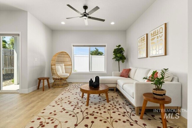 Building Photo - 10494 W Shields Ave