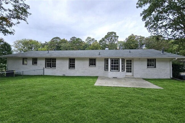 Building Photo - 999 Braselton Hwy