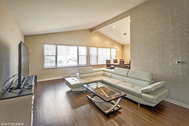 Building Photo - 614 Leamington Ave