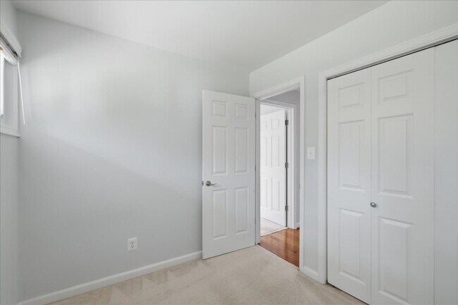 Building Photo - Charming 4-Bedroom Springfield Rambler Near Lake Accotink Park
