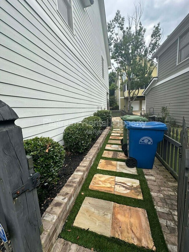 Building Photo - 1705 Barfield Run NW