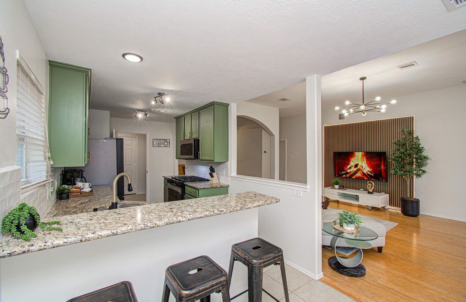 Building Photo - 7207 Crescent Mills Dr