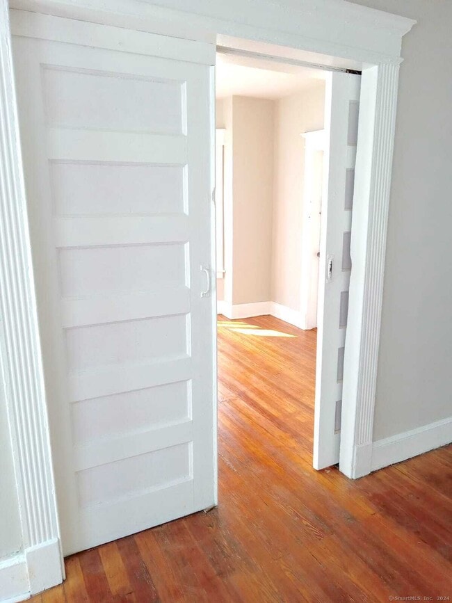 Building Photo - 121 Lounsbury St