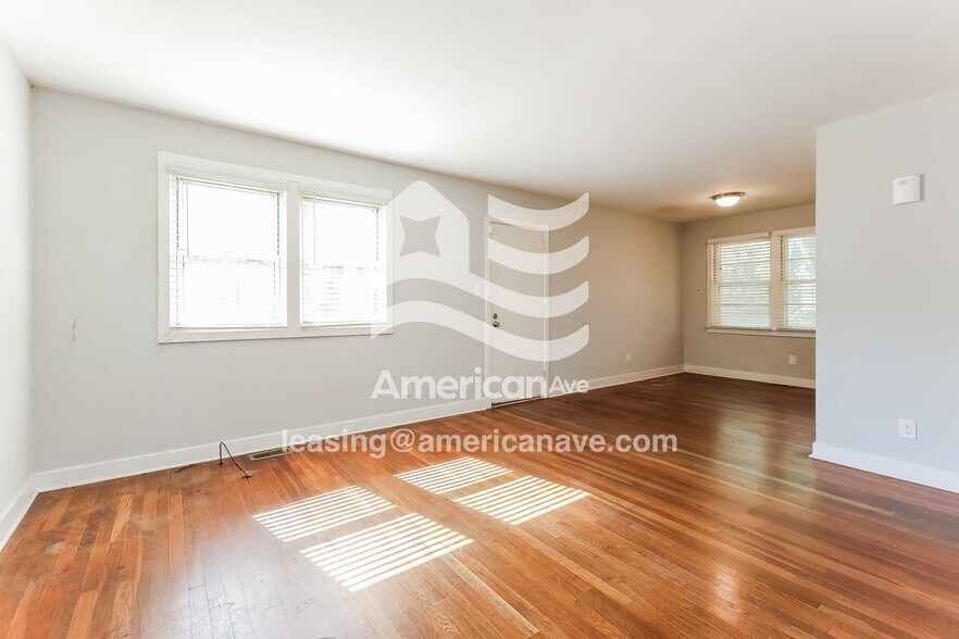 Building Photo - 606 Fleetwood Cir