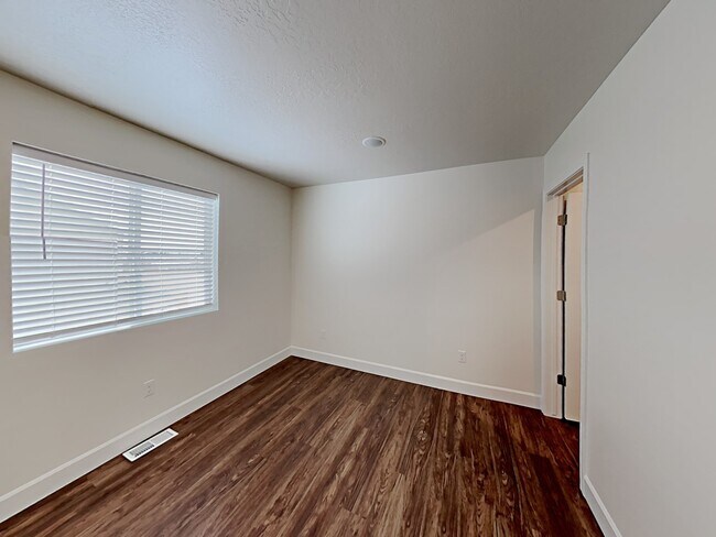 Building Photo - 1389 E Perelle Lane