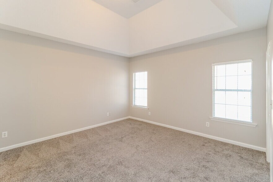 Building Photo - 7806 Wolf Hollow Dr