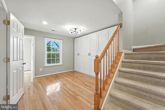 Building Photo - 3363 Beechcliff Dr