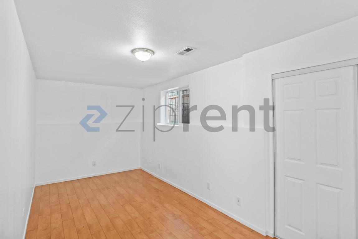 Building Photo - Unit
