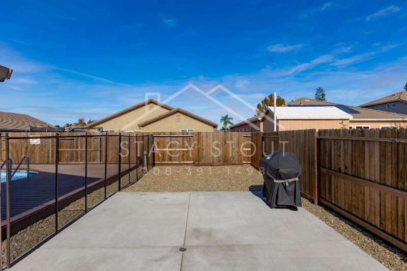 Building Photo - 1385 Deerwood St