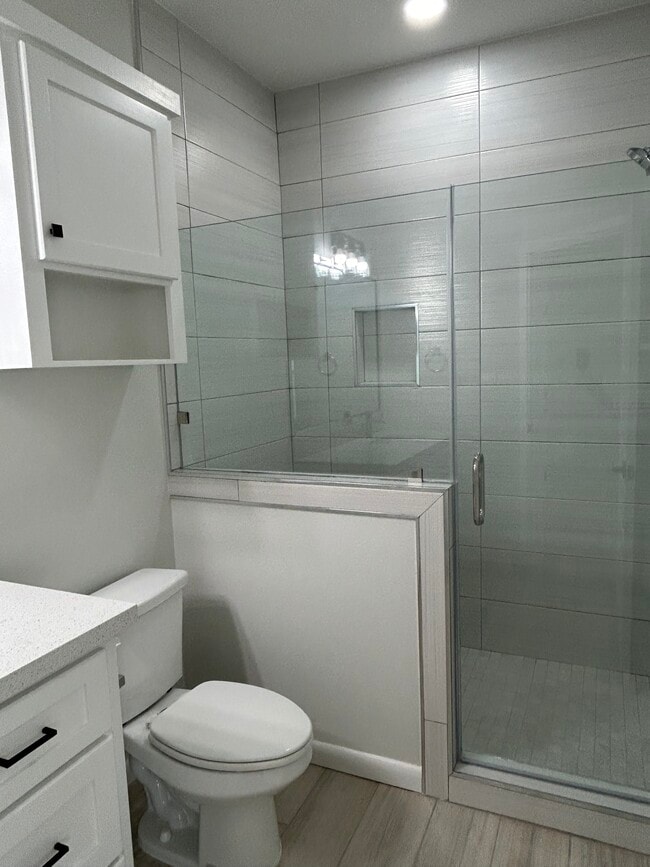 Building Photo - 1019 N Clarence Ave